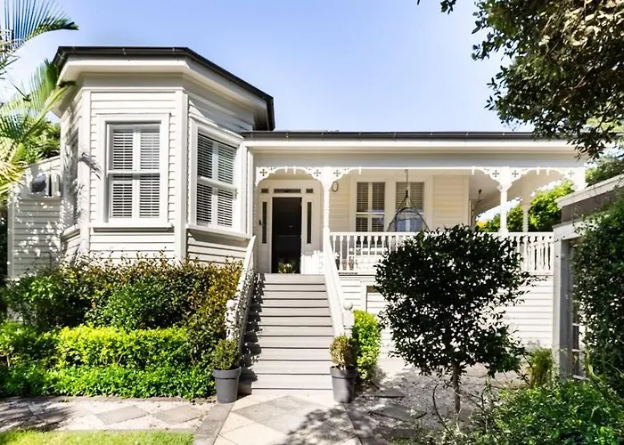 Lovely Beachside Villa in Cheltenham Auckland