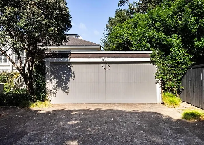 Lovely Beachside Villa in Cheltenham Auckland