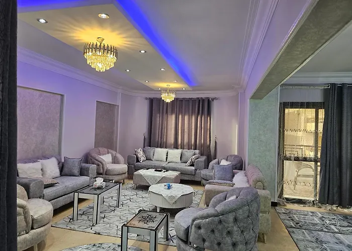 شقة سكنية مكونة من ثلاث غرف نوم وحمامين Kairo