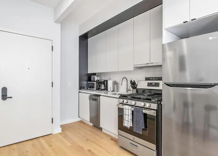 Studio W Charming Juliet Balcony In Upper East New York