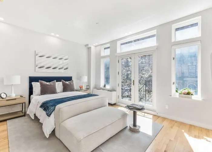 Studio W Charming Juliet Balcony In Upper East New York