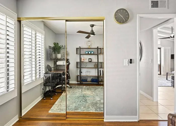 Palm Springs Unique Central Condo