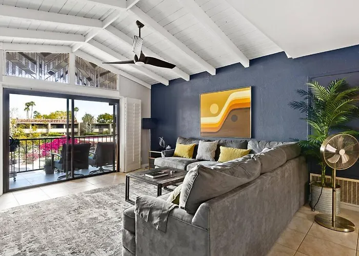 Palm Springs Unique Central Condo