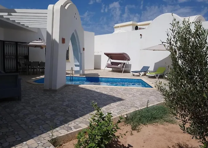 Villa Standing Avec Piscine Privee Sans Vis A Vis Et Wifi A Djerba Fafou