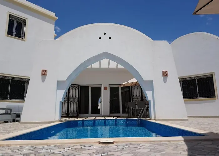Villa Standing Avec Piscine Privee Sans Vis A Vis Et Wifi A Djerba Fafou