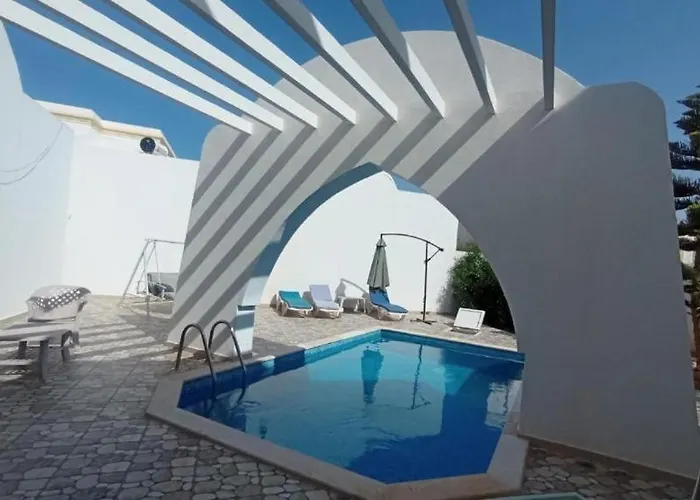 Villa Standing Avec Piscine Privee Sans Vis A Vis Et Wifi A Djerba Fafou