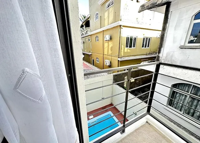 Cosy & Spacious 3 Bedroom Condo Flic-en-Flacq