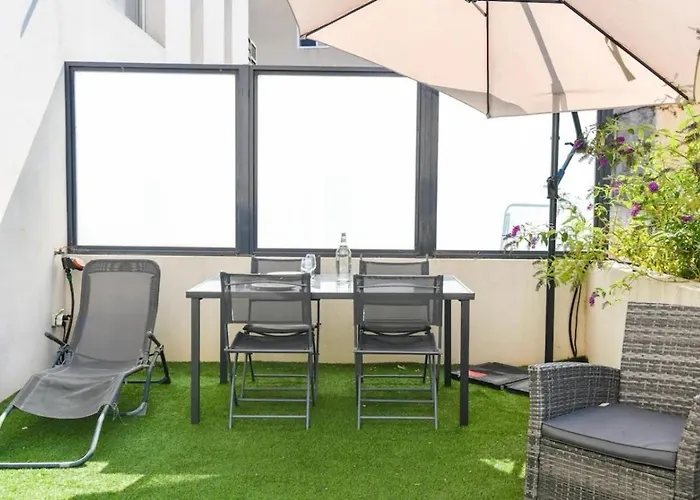 Superbe Appartement Avec Terrasse, Piscine & Parking Prive A Marseilles