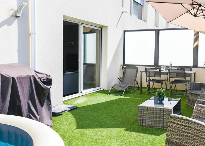 Superbe Appartement Avec Terrasse, Piscine & Parking Prive A Marseilles