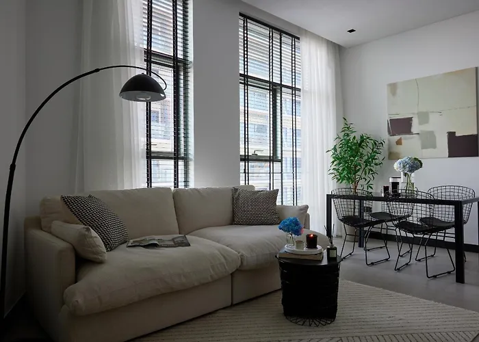 Luxury 1Br Apartment, Canal View Dubai