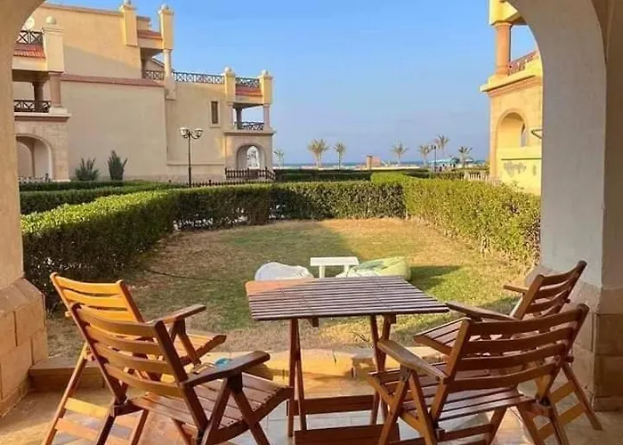 شاليه تلات غرف بقريه لازوردي باي El-Alamein