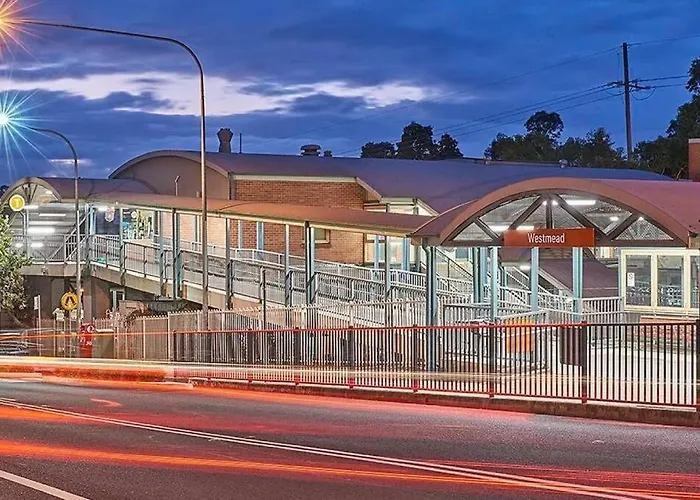 Spacious Home Very Close To Hospital & Parra Park Sydney