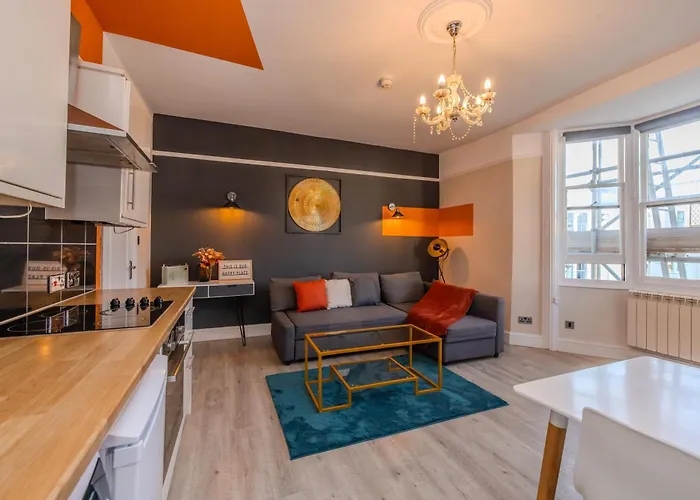 Amazing 2 Bedroom Flat Next To Brighton Beach Sleep 6