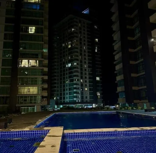 4-Bedroom Seafront Apartment Karatschi