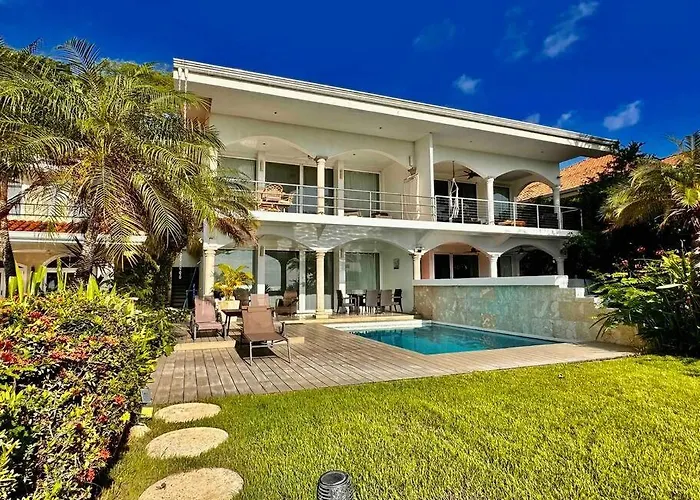 Gorgeous Beachfront Home In Playa Potrero Playa Flamingo