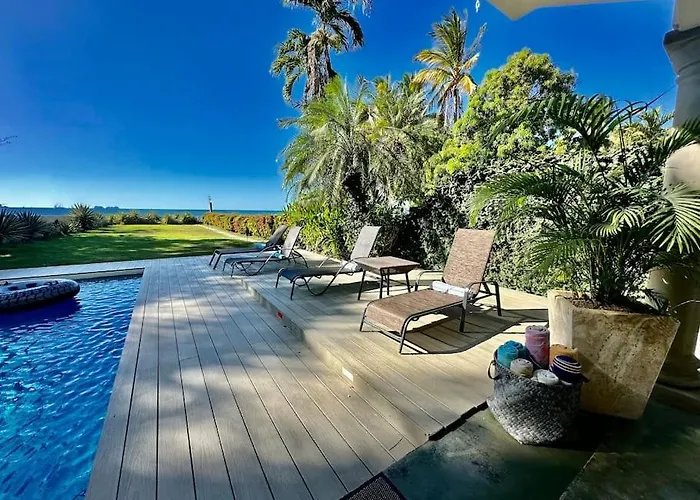 Gorgeous Beachfront Home In Playa Potrero Playa Flamingo
