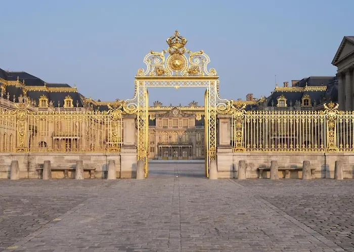 Studette Moderne, Cosy Et Equipee En Plein Coeur De Versailles!