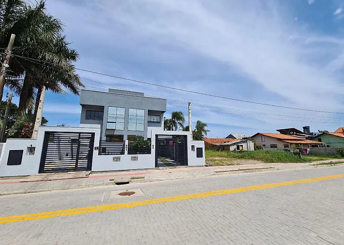Sobrado Praia Do Mariscal Com 3 Dormitorios Bombinhas