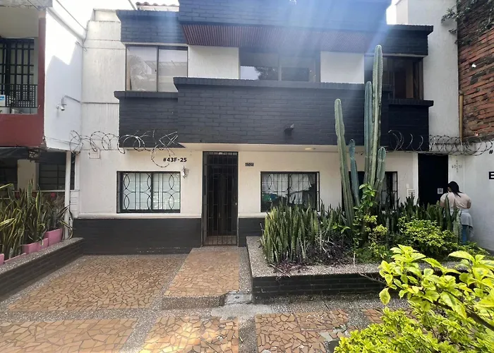 Aparta Estudio Cerca Al Parque Lleras M202 By Roots Rentals Medellín