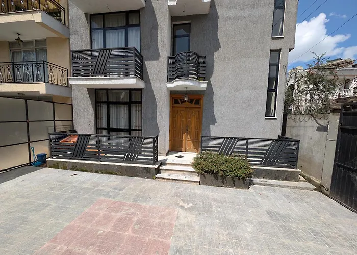 Bright, Modern 2 Bedroom Apt - Secure & Close To Airport Addis Abeba