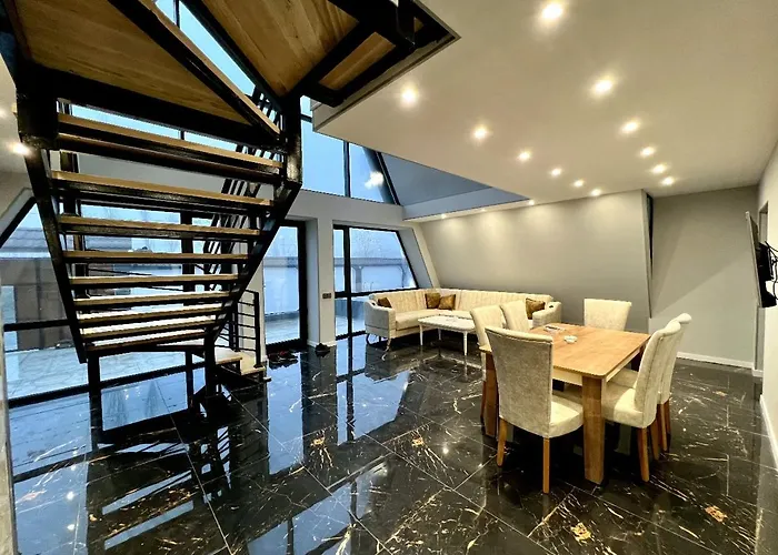 4 Bedroom, 5 Bathroom Triangle Qəbələ