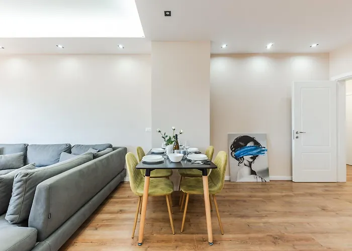 Urban Oasis 1 Bedroom Apartment 500Mbs Durrës