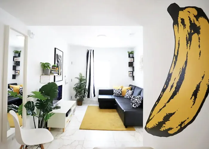 South Beach 2 Bedroom Family & Pet Friendly Apartment With Balcony & Free Parking Miami Beach