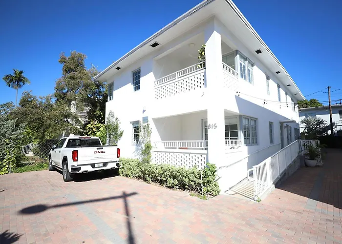 South Beach 2 Bedroom Family Pet Friendly Apartment With Free Parking On Premise Miami Beach