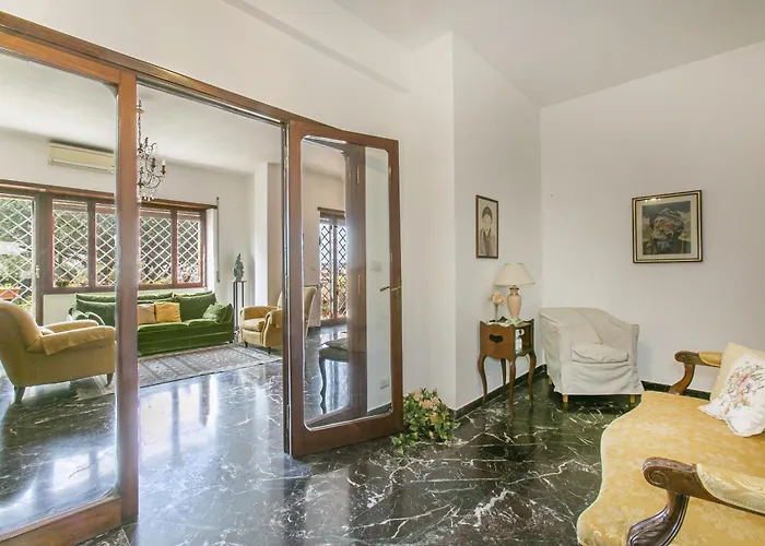 Rosso Levanto House Rom
