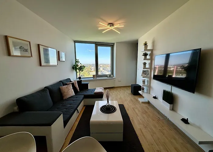 Ferienwohnung Three Towers With Beautiful View And Parking! Pressburg