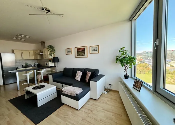 Ferienwohnung Three Towers With Beautiful View And Parking! Pressburg