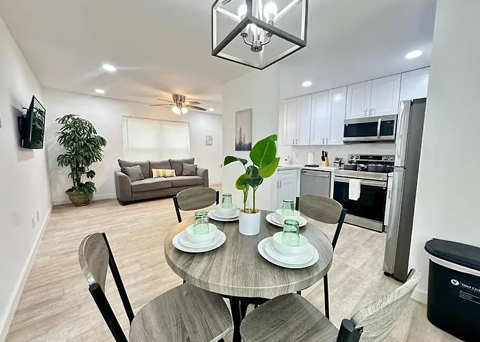 1Br And 1Ba Modern Apartment In Montrose In Houston'S Prime Location