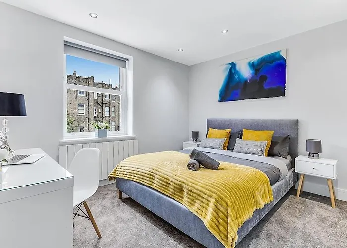 Lux St Johns Wood Apartment - Sleeps 7 London