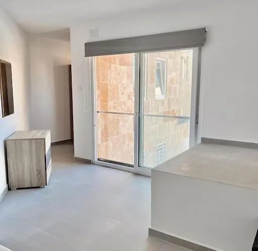 New, Ultra Comfy, Central Flat Msida
