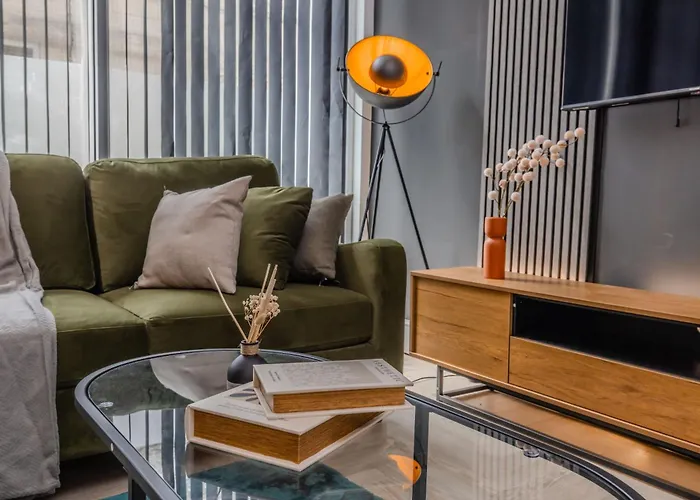Perfect Holiday Apartment I 3 Bedroom I Next To Beach I Sleep 10 Hove