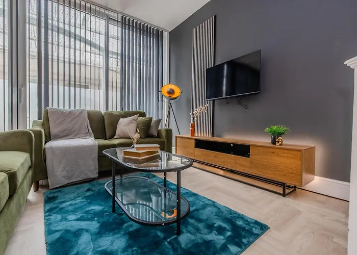 Perfect Holiday Apartment I 3 Bedroom I Next To Beach I Sleep 10 Hove