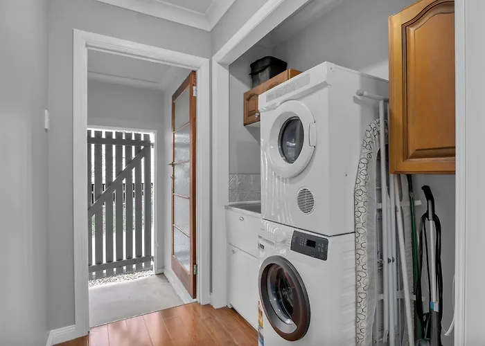 Cedar Street Lodge Lower 2Br Petyard Brisbane