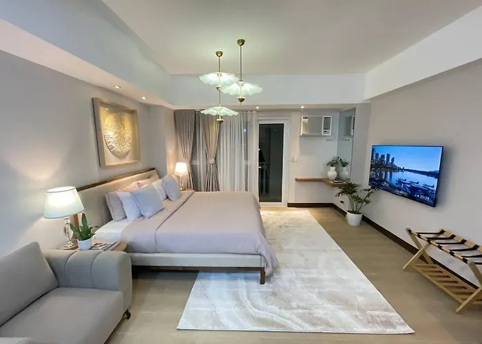 Minimalist And Cozy Place With Balcony Manila