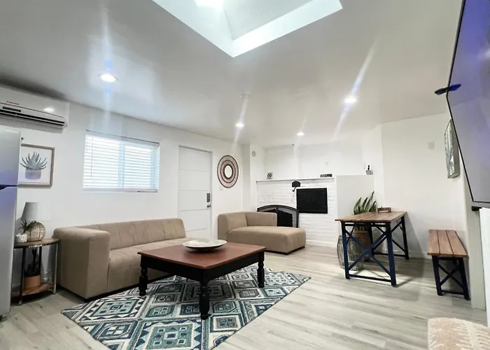 Two Bedrooms Back House In Los Angeles