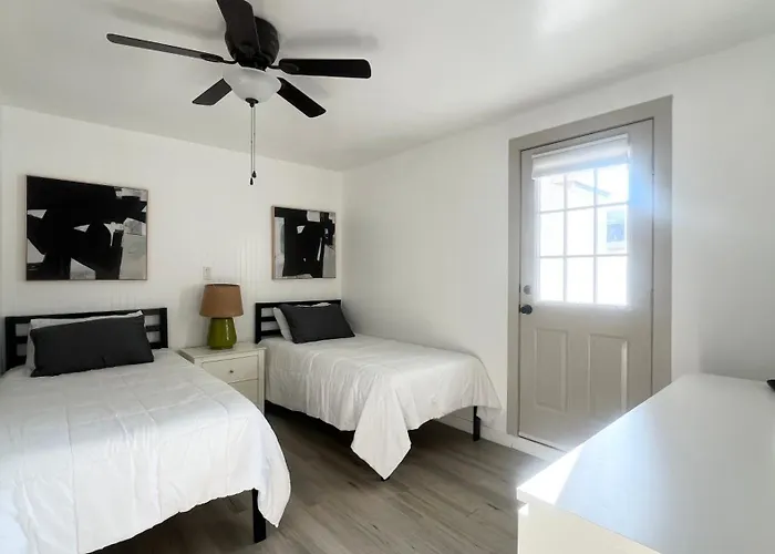 Two Bedrooms Back House In Los Angeles