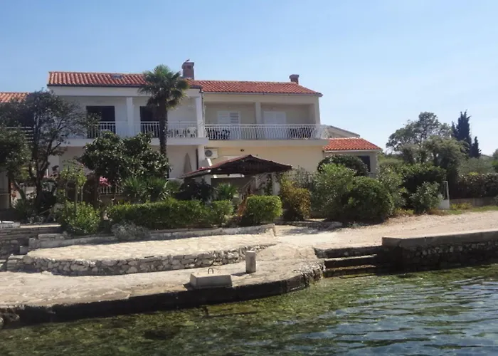 Apartment Andri Petrčane