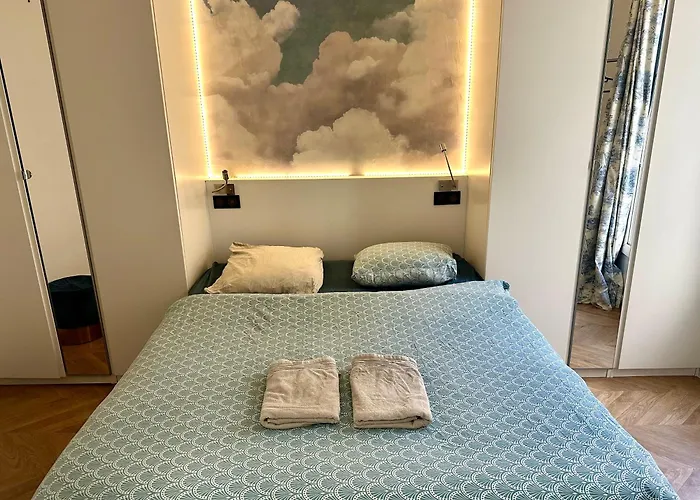 Home Sweet Home Champs De Mars Paris