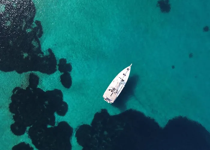 Luxury Sailing Cruises In Athens With Traditional Greek Cuisine And Drinks