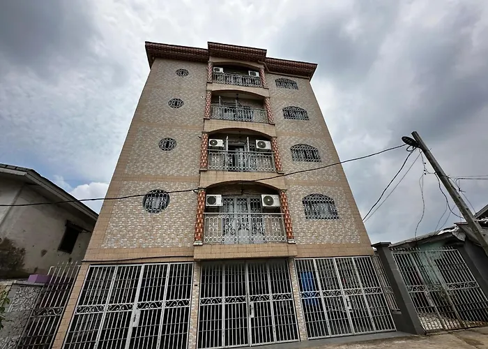 Appartement 2 Et 1 Chambres Salon Balcon Canal Sat Wifi Netflix Parking Gardien 24 Sur 24 Douala