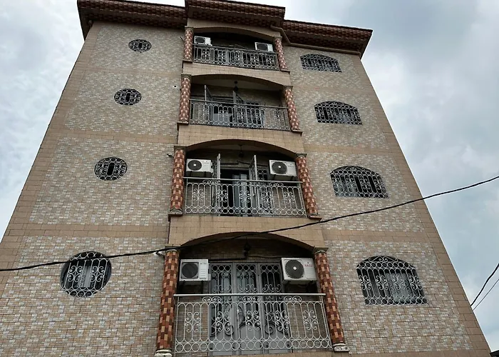 Appartement 2 Et 1 Chambres Salon Balcon Canal Sat Wifi Netflix Parking Gardien 24 Sur 24 Douala