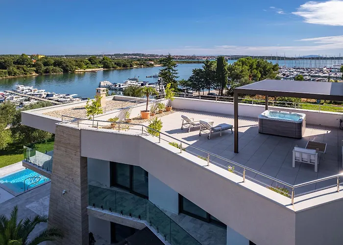 Luxury Villa Con Brio Pomer