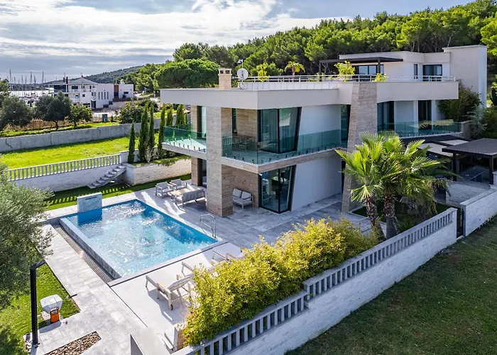 Luxury Villa Con Brio Pomer