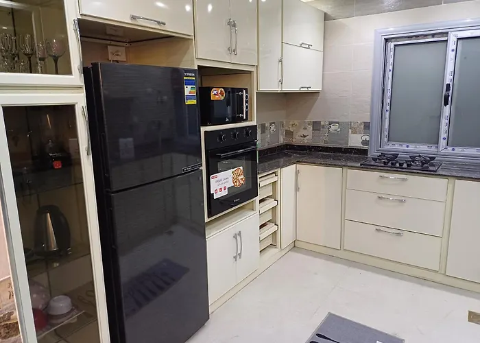 Luxury Apartment In Mohandessin, Shehab Street, Kairo