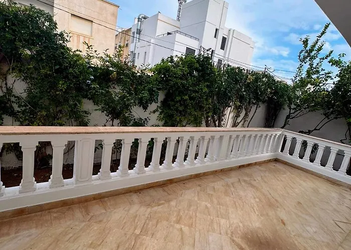 Etage De Villa Spacieux Aux Jardins De La Soukra El Aouina