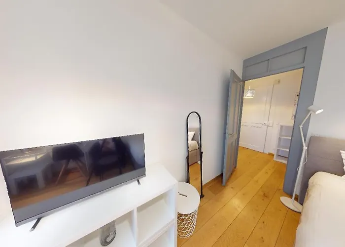 Charming 5Th-Floor Studio In Vibrant Eaux-Vives - Ja9-5 Genf